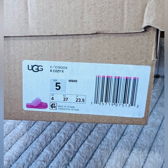 🔥 UGG SLIPPERS🔥 UGG Cozy II Suede Slip on - Women’s 6.5/7 or Kids Sz 5 - Picture 6 of 6